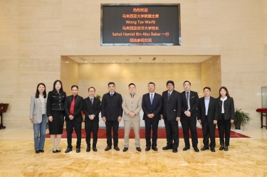 馬來西亞大學(xué)聯(lián)盟主席拿督斯里黃炫碩一行蒞臨景興紙業(yè)參觀交流，共建“一帶一路”人才培養(yǎng)培訓(xùn)基地