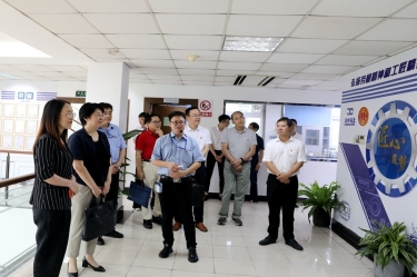 2020年7月14日，時任浙江省總工會黨組成員、副主席張衛(wèi)華一行蒞臨景興紙業(yè)調(diào)研推進新時代產(chǎn)業(yè)工人隊伍建設(shè)改革工作