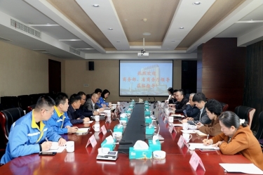 商務(wù)部駐杭特辦特派員劉福學(xué)攜浙江省商務(wù)廳黨組成員、總經(jīng)濟師朱軍一行蒞臨景興紙業(yè)考察調(diào)研
